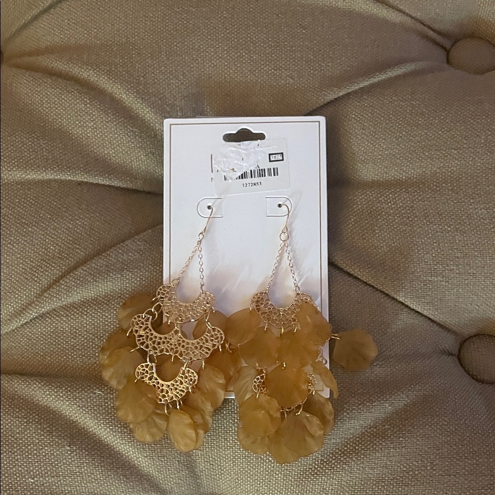 Elegant Gold Floral Drop Earrings